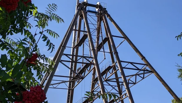 Грандиозное колесо обозрения уже поражает своей высотой 