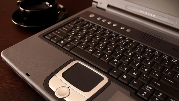 Ноутбук, работа за компьютером. 