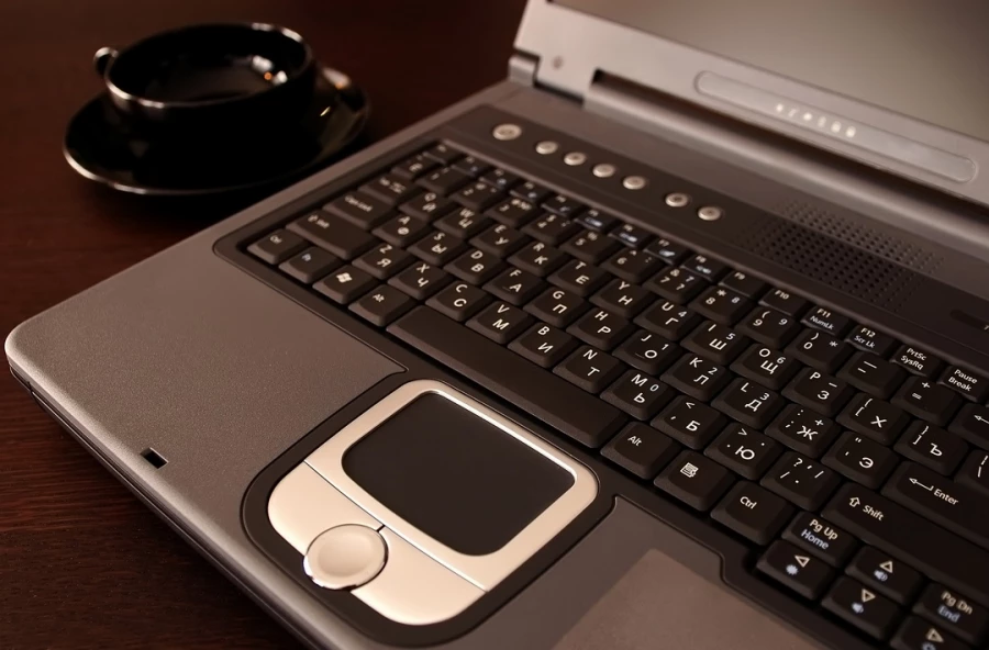 Ноутбук, работа за компьютером. 