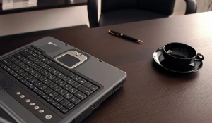 Ноутбук, работа за компьютером. 