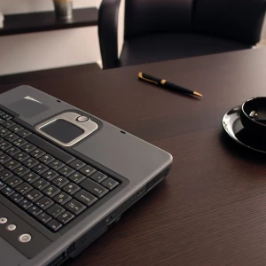 Ноутбук, работа за компьютером. 