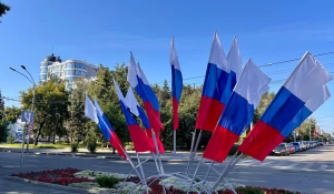 Украшенный Барнаул ко Дню государственного флага России