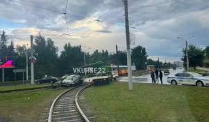 В Барнауле на кольце в ДТП пострадали четыре человека.