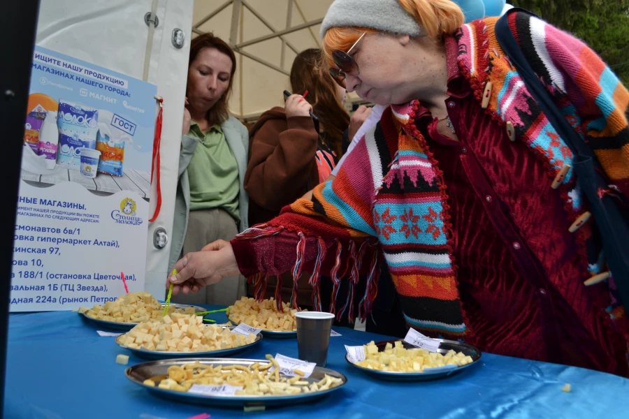 «Алтайские бренды» развлекают и кормят своих гостей 
