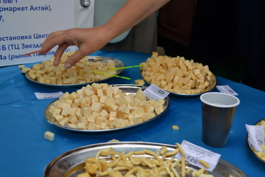 «Алтайские бренды» развлекают и кормят своих гостей 