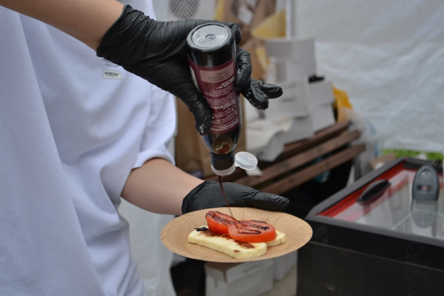 «Алтайские бренды» развлекают и кормят своих гостей 