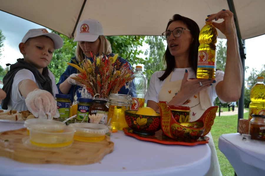 «Алтайские бренды» развлекают и кормят своих гостей 