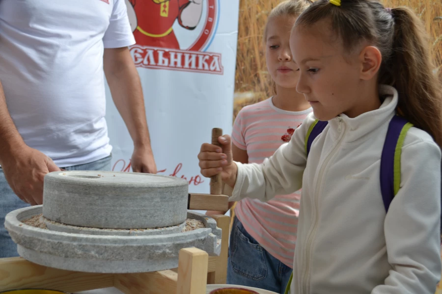 «Алтайские бренды» развлекают и кормят своих гостей 