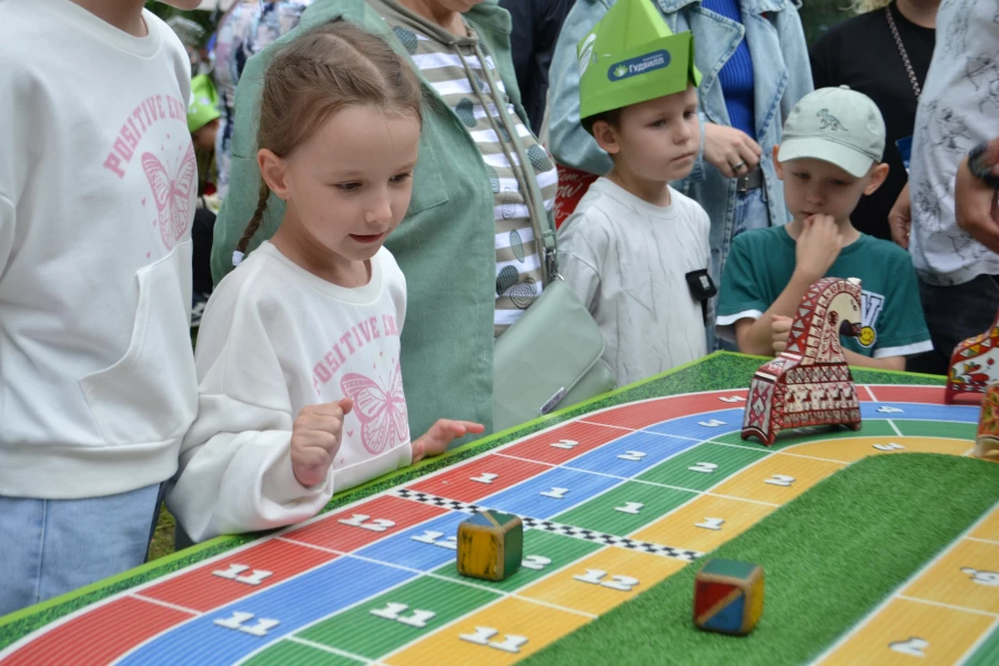 «Алтайские бренды» развлекают и кормят своих гостей 