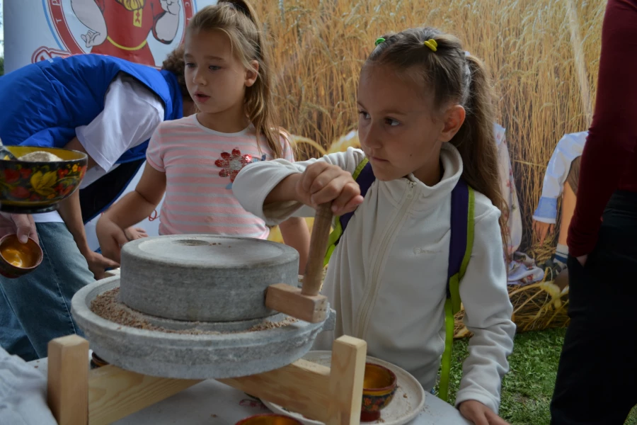 «Алтайские бренды» развлекают и кормят своих гостей 