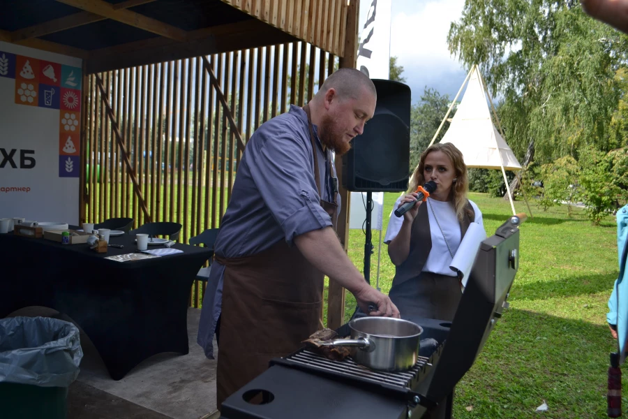 «Алтайские бренды» развлекают и кормят своих гостей 