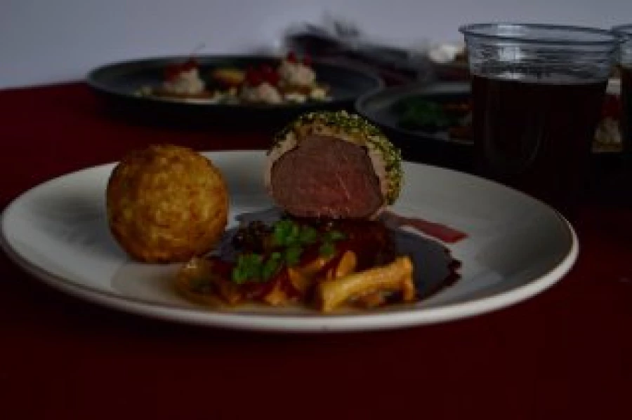 «Алтайские бренды» развлекают и кормят своих гостей 