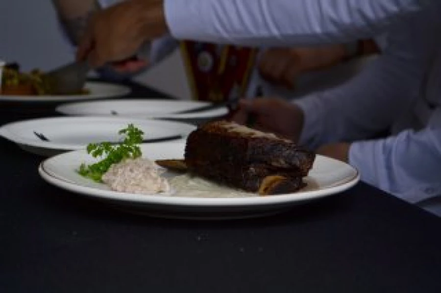 «Алтайские бренды» развлекают и кормят своих гостей 