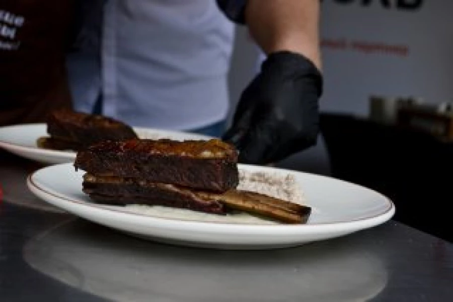 «Алтайские бренды» развлекают и кормят своих гостей 