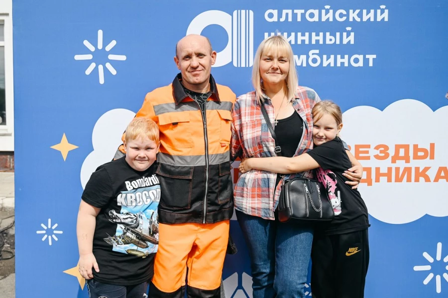 Евгений Копылов с семьей.