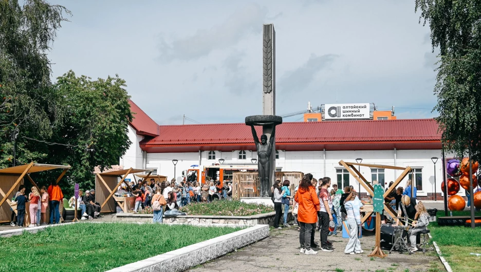 Алтайский шинный комбинат организовал яркий и радостный праздник для детей своих работников — «Звездочки АШК».