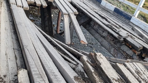 В селе Беляши Республики Алтай частично обрушился мост через реку Шипты-Кол в Кош-Агачском районе.