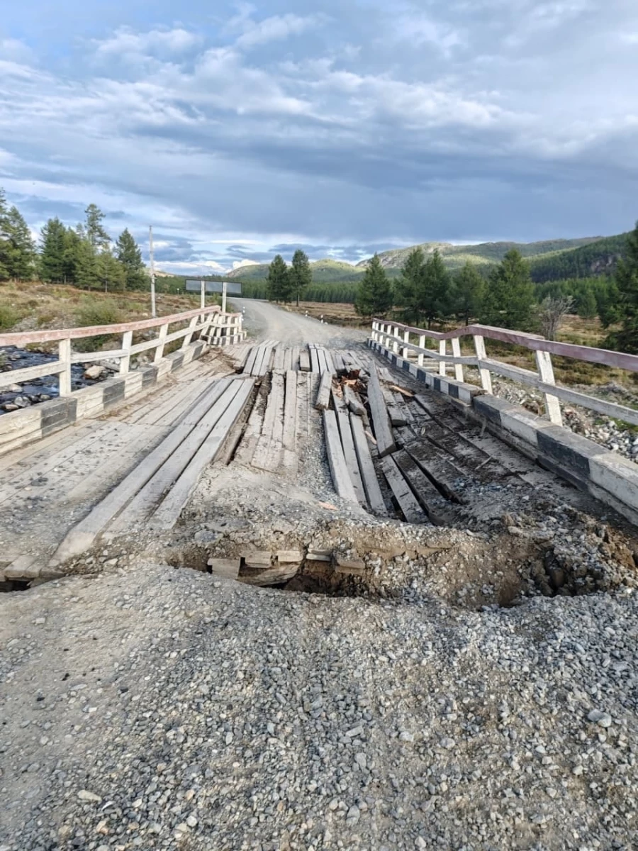 В селе Беляши Республики Алтай частично обрушился мост через реку Шипты-Кол в Кош-Агачском районе.
