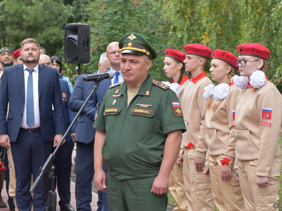 Торжественное открытие памятного знака Герою Российской Федерации Игорю Иванову в Барнауле.