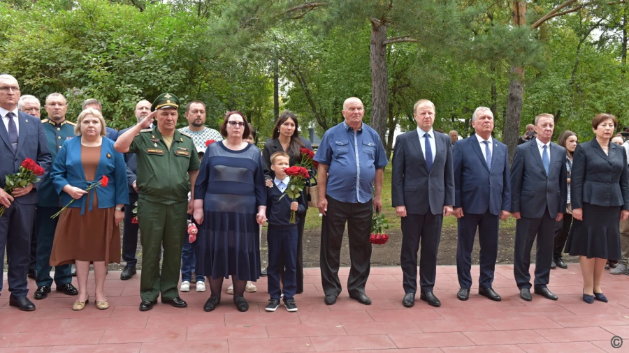 Торжественное открытие памятного знака Герою Российской Федерации Игорю Иванову в Барнауле.