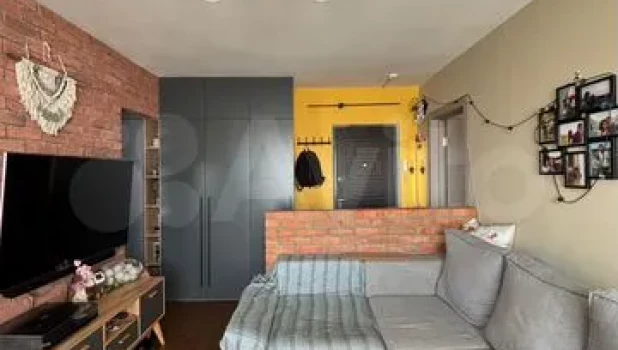 Квартиру в стиле лофт продают в «одном из самых любимых» ЖК Барнаула за 7 млн рублей.