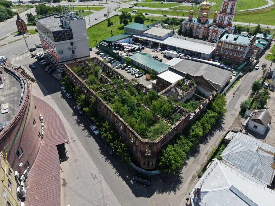 Дом Поскотинова до уборки, лето 2025.