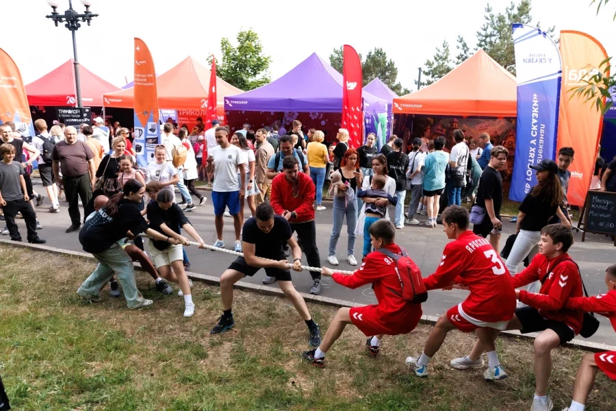 Тематические шатры, множество активностей и подарков от оператора «Триколор» на Дне города.