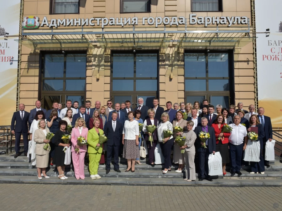 Церемония торжественного открытия обновленной Доски Почета «Слава и гордость Барнаула».