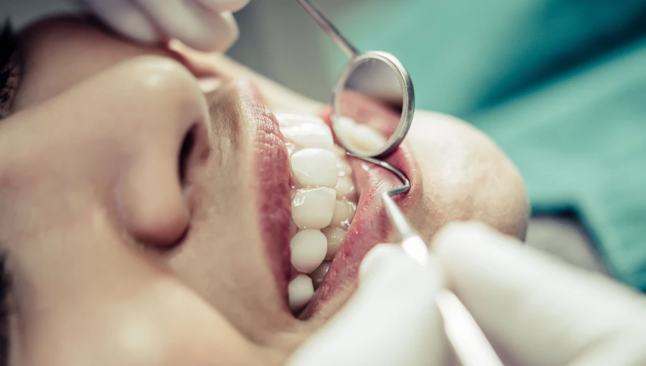 Осмотр у стоматолога.