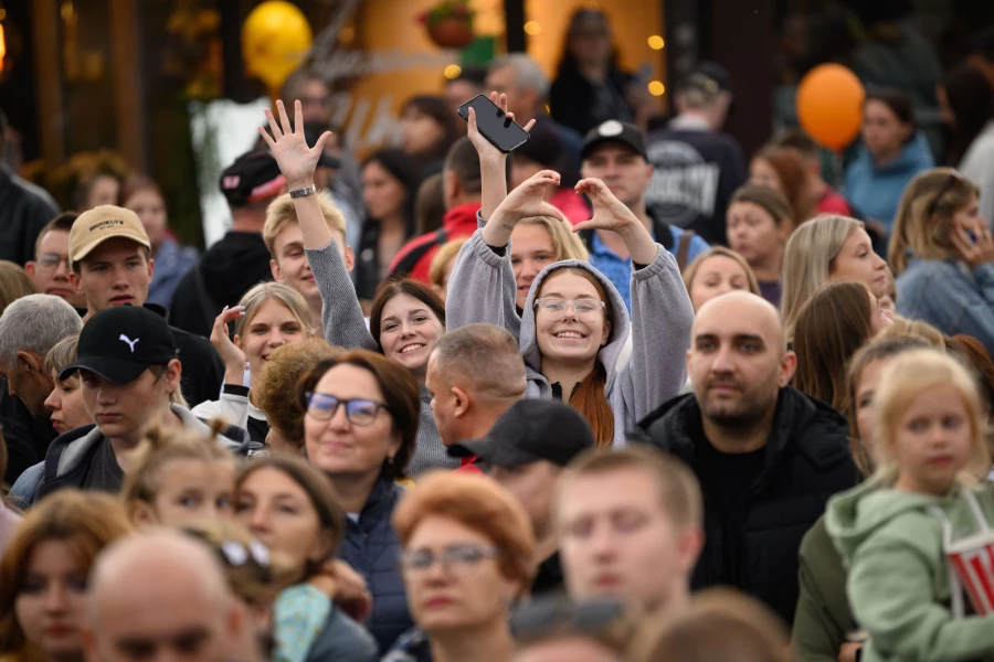 Праздник на улице Мало-Тобольской.