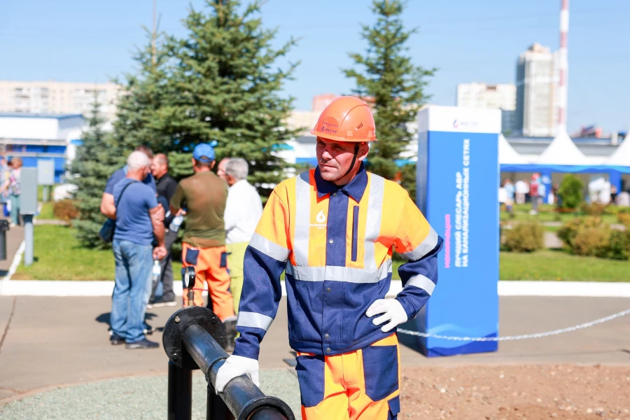 Петр Сорокин на конкурсе профессионального мастерства «Мастер-2025» в Оренбурге.