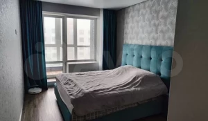 В Барнауле продают трехкомнатную квартиру за 16 млн рублей.