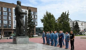 «Русские Витязи» почтили память героев на мемориале в Барнауле