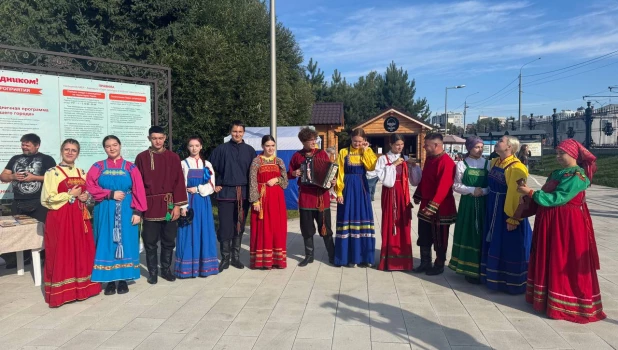 Фестиваль национальных культур «Единой семьей в Барнауле живем».