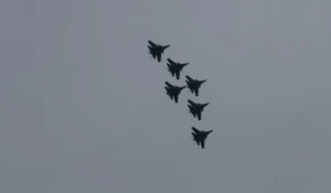 Авиашоу «Русских витязей» на День города Барнаула. 2025 год.