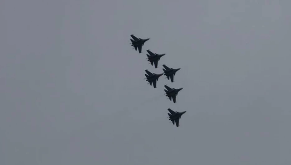 Авиашоу «Русских витязей» на День города Барнаула. 2025 год.