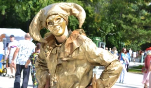 Барнаульцы отмечают День города в «Изумрудном» парке 