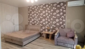 Милая цветочная квартира в бело-розовых тонах 