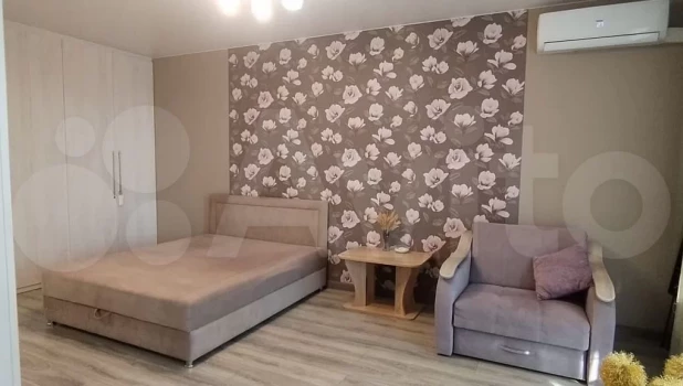 Милая цветочная квартира в бело-розовых тонах 