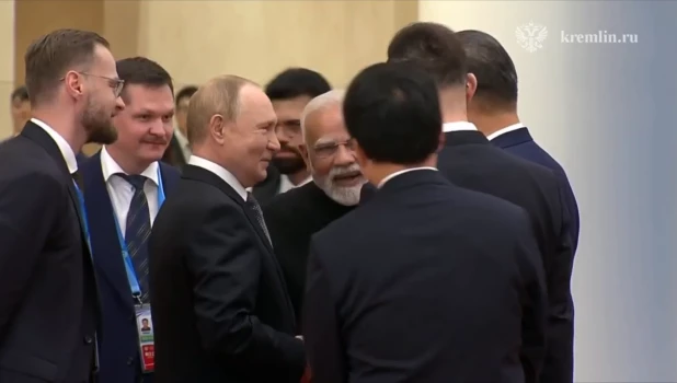 Владимир Путин на саммите ШОС в Китае.