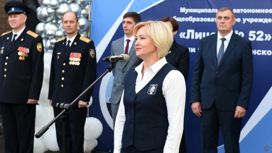 Торжественная линейка в день знаний в лицее № 52.