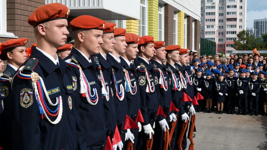 Торжественная линейка в день знаний в лицее № 52.