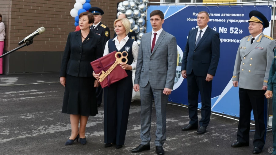 Торжественная линейка в день знаний в лицее № 52.