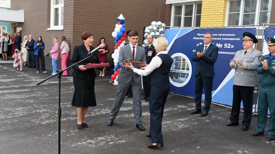 Торжественная линейка в день знаний в лицее № 52.