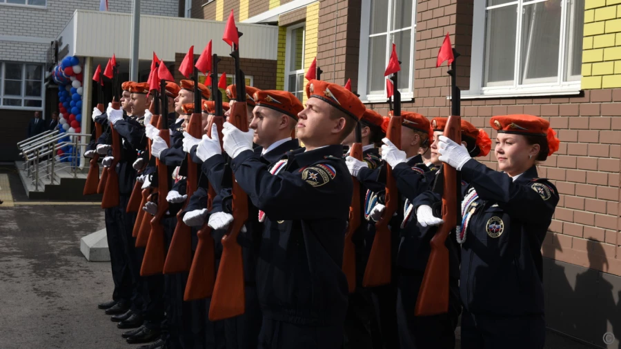 Торжественная линейка в день знаний в лицее № 52.