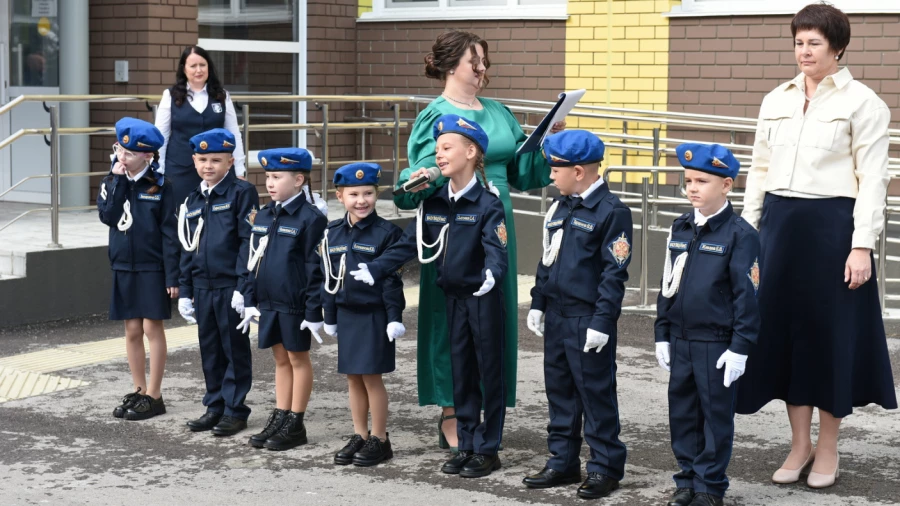 Торжественная линейка в день знаний в лицее № 52.