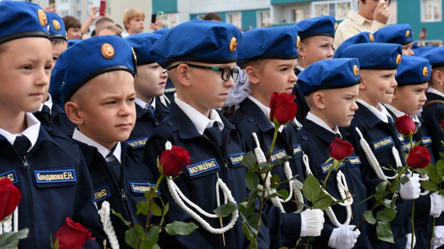 Торжественная линейка в день знаний в лицее № 52.