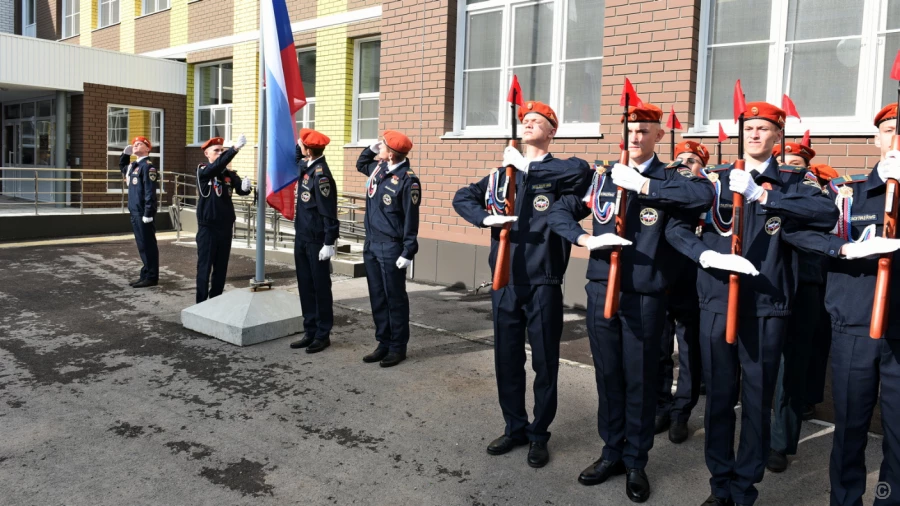 Торжественная линейка в день знаний в лицее № 52.