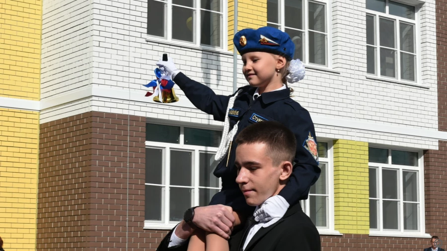 Торжественная линейка в день знаний в лицее № 52.