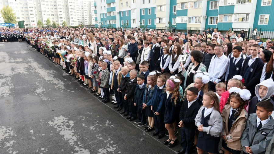 Торжественная линейка в день знаний в лицее № 52.